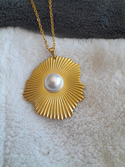 Collier Summer